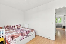 MONTREUIL — 3 PIÈCES 56 m² AU DERNIER ÉTAGE AVEC STATIONNEMENT — EXCLUSIVITÉ
