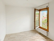 Montreuil Bas-Montreuil – T3 traversant avec balcon, étage élevé et parking en option