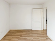 Montreuil Bas-Montreuil – T3 traversant avec balcon, étage élevé et parking en option