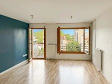 Montreuil Bas-Montreuil – T3 traversant avec balcon, étage élevé et parking en option