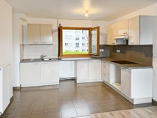 Montreuil Bas-Montreuil – T3 traversant avec balcon, étage élevé et parking en option