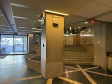 SAINT-CLOUD 92 – Bureau lumineux 18 m² – Les Bureaux de la Colline – 1er étage – 79 800 €