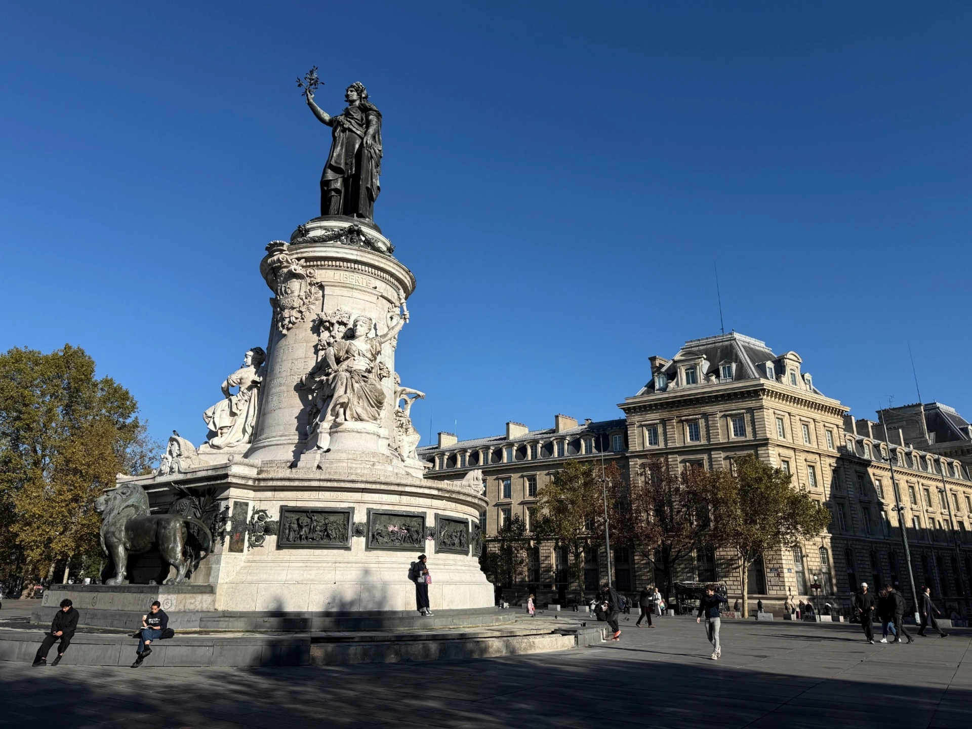 Appartement 2 pièces 54 m² · à Paris 11eme Arrondissement · 54 m² · 420 000 €