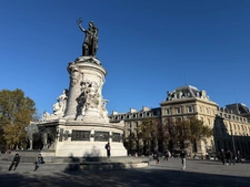 Paris – 2 pièces traversant de 54,3 m² au 1er étage, à 150 m de place de la République