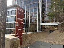 SAINT-CLOUD 92 – Bureau lumineux 18 m² – Les Bureaux de la Colline – 1er étage – 79 800 €
