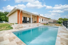 Maison individuelle rénovée 210 m² avec piscine, terrain arboré et appartement indépendant 