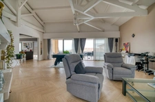 Maison individuelle rénovée 300 m² avec piscine, terrain CLOS vu sur les Pyrennées et appartement indépendant 