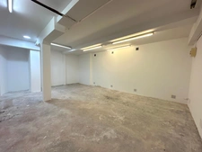 Local/bureau à vendre CASTELNAUDARY (11) - LOCAL COMMERCIAL - VISIBILITE - EMPLACEMENT - LUMINEUX - VENTE INTERACTIVE