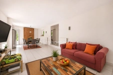 Maison familiale atypique de 170 m² avec jardin, terrasse et garage double – Collonges-au-Mont-d'Or