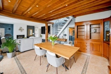 Maison en pierre de Loire à Saumur avec piscine, dépendances et terrain de 8 147m2