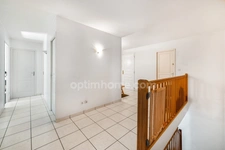 Maison familiale atypique de 170 m² avec jardin, terrasse et garage double – Collonges-au-Mont-d'Or