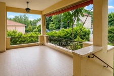 Maison à vendre à Oullins (69600) – 120 m² à rénover, 4 chambres, jardin et entrepôt de 180 m²
