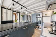 Maison en pierre de Loire à Saumur avec piscine, dépendances et terrain de 8 147m2