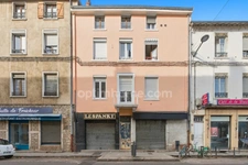 Appartement 3 pièces rénové à proximité des commodités à Oullins
