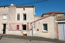 Grande maison de ville avec cour à Thouars (79)