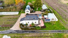 Maison en pierre de Loire à Saumur avec piscine, dépendances et terrain de 8 147m2