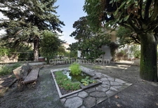 Lyon 8e - Double maison 276 m² (213 + 63) - Jardin 890 m² - Piscine - Proximité tram 6