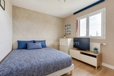Pierre-Bénite – Maison familiale de 130 m², 6 pièces, piscine, jacuzzi et espaces extérieurs
