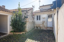 Grande maison de ville avec cour à Thouars (79)