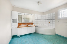 Maison familiale atypique de 170 m² avec jardin, terrasse et garage double – Collonges-au-Mont-d'Or