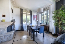 Lyon 8e - Double maison 276 m² (213 + 63) - Jardin 890 m² - Piscine - Proximité tram 6