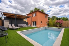 Pierre-Bénite – Maison familiale de 130 m², 6 pièces, piscine, jacuzzi et espaces extérieurs