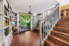 69800 - SAINT-PRIEST – MAISON FAMILIALE AVEC JARDIN ARBORÉ – TERRASSES - SECTEUR RÉSIDENTIEL RECHERCHÉ