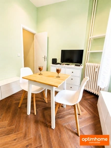 Appartement à vendre NICE – QUARTIER DES MUSICIENS - 2 pièces rénové de 27 m² – Immeuble Art Déco – Meublé