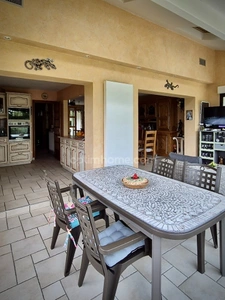 Maison de 8 pièces 152 m² - 3 ch - Véranda, Sous-sol complet & Terrain - Bourges
