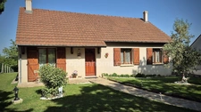 Maison de 8 pièces 152 m² - 3 ch - Véranda, Sous-sol complet & Terrain - Bourges