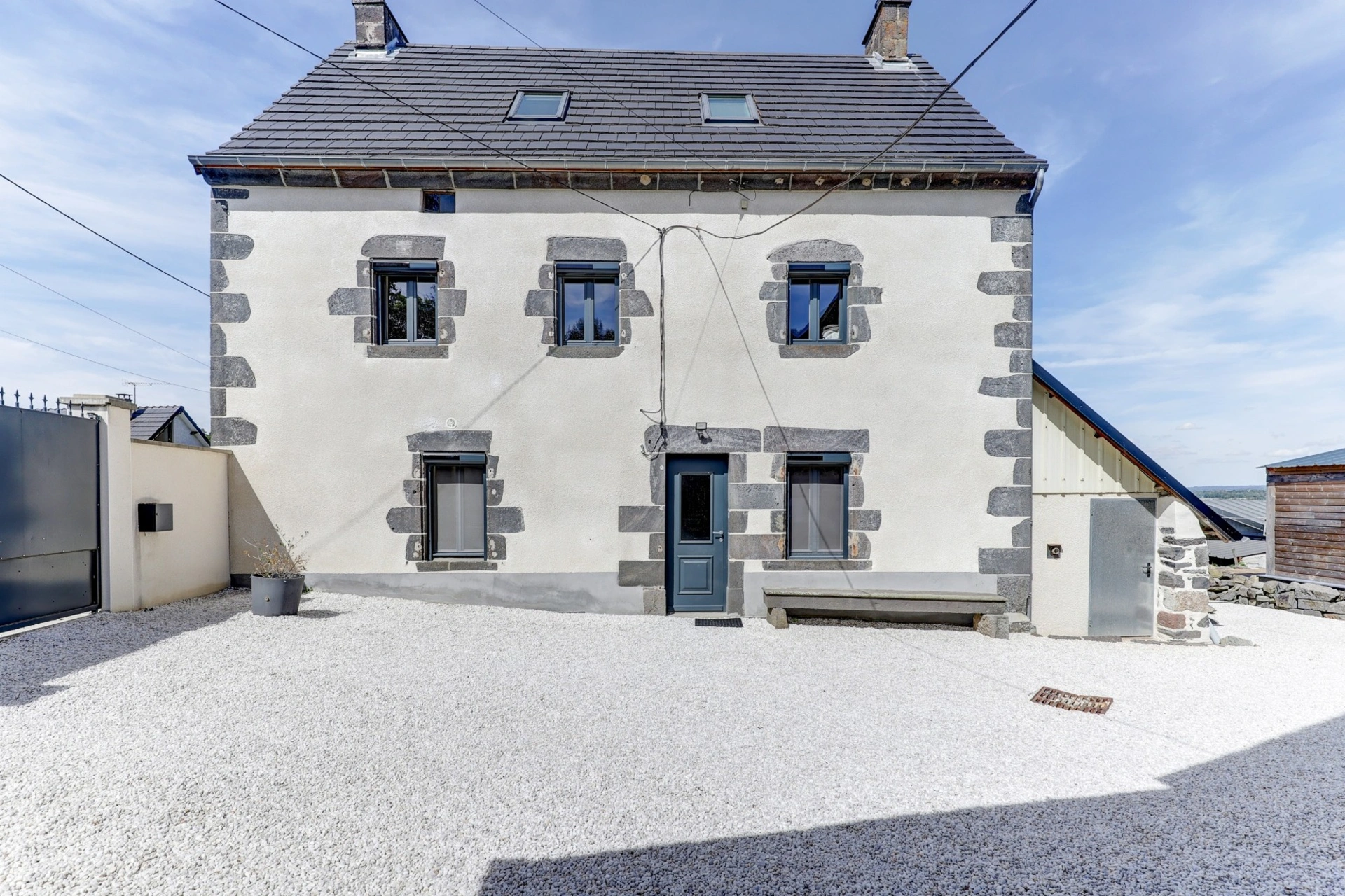 Maison 5 pièces 190 m² · à Saint Pierre Roche · 190 m² · 369 000 €