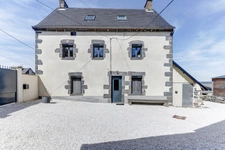 Propriété de caractère de 290 m² bâtis, Saint-Pierre-Roche — Maison rénovée 140 m² + grange de 150 m² à restaurer