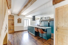 Propriété de caractère de 290 m² bâtis, Saint-Pierre-Roche — Maison rénovée 130 m² + grange de 160 m² à restaurer