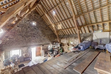 Propriété de caractère de 290 m² bâtis, Saint-Pierre-Roche — Maison rénovée 130 m² + grange de 160 m² à restaurer