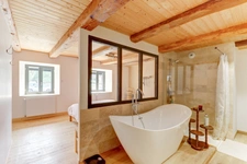 Propriété de caractère de 290 m² bâtis, Saint-Pierre-Roche — Maison rénovée 130 m² + grange de 160 m² à restaurer
