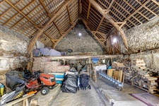 Propriété de caractère de 290 m² bâtis, Saint-Pierre-Roche — Maison rénovée 130 m² + grange de 160 m² à restaurer