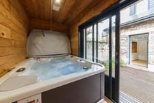 Maison de charme, La Bourboule (63) , 120 m², 5 pièces, 3 chambres, bibliothèque, spa, jardin, terrasse, 