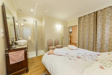 Maison de charme, La Bourboule (63) , 120 m², 5 pièces, 3 chambres, bibliothèque, spa, jardin, terrasse, 