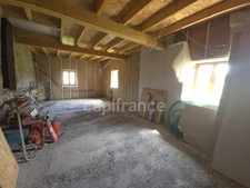 A rare, charming house in the heart of the Vézelien region – approximately 150 m² of living space, with potential for 230 m²- 2 bedrooms with potential for 5