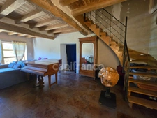 A rare, charming house in the heart of the Vézelien region – approximately 150 m² of living space, with potential for 230 m²- 2 bedrooms with potential for 5