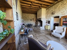 A rare, charming house in the heart of the Vézelien region – approximately 150 m² of living space, with potential for 230 m²- 2 bedrooms with potential for 5