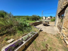 A rare, charming house in the heart of the Vézelien region – approximately 150 m² of living space, with potential for 230 m²- 2 bedrooms with potential for 5