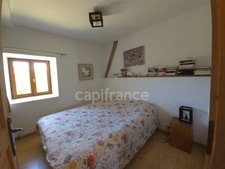 A rare, charming house in the heart of the Vézelien region – approximately 150 m² of living space, with potential for 230 m²- 2 bedrooms with potential for 5