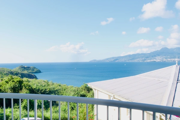 LES TROIS ILETS - T3 VUE MER PANORAMIQUE A 450M DE LA PLAGE ET DE LA NAVETTE