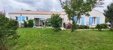 MAISON DE PLAIN-PIED – 167 M² – PISCINE AVEC ABRI HAUT – DPE B – PANNEAUX SOLAIRES – 3 596 M² DE TERRAIN – CLAM, À 5 MINUTES DE JONZAC
