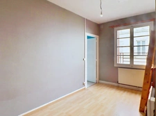 Jonzac centre – Immeuble de 145 m² à rénover entre la Place du Marché et la Mairie