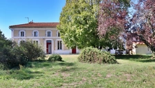 Plassac (17240) – Maison charentaise de 223 m² avec deux dépendances et terrain de 5 625 m²