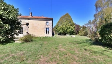 Plassac (17240) – Maison charentaise de 223 m² avec deux dépendances et terrain de 5 625 m²