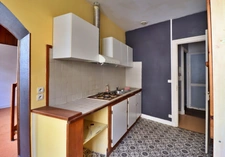 Jonzac centre – Immeuble de 145 m² à rénover entre la Place du Marché et la Mairie