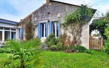 Maison de caractère en pierre de 8 pièces, 5 chambres. 200 m²- DPE C , Saint-Dizant-du Gua
